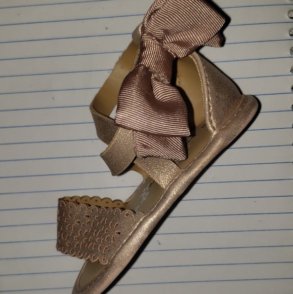 NWT Rose gold baby sandal with ankle bow - Picture 5 of 6